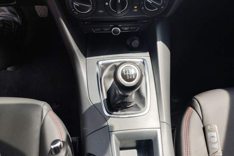 Used Mazda 3 Axela 2014 Sedan 1.5L Manual Comfort Model