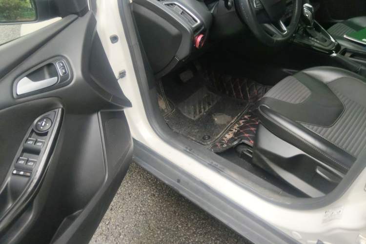 Used Ford Focus 2015 Hatchback 1.6L Automatic Fashion Edition