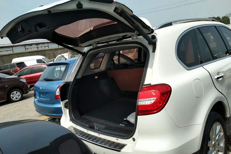 Used Haval H8 2015 2.0T Two-Wheel-Drive Luxury Version