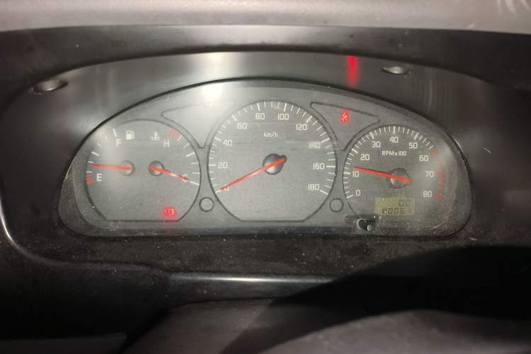 Used Jinbei Hiace 2018 2.0L Fifth-Generation Box Truck Standard Roof 2 Seats 4G21C