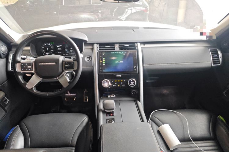 Used Land Rover Discovery 2021 360 PS R-Dynamic S Center Console