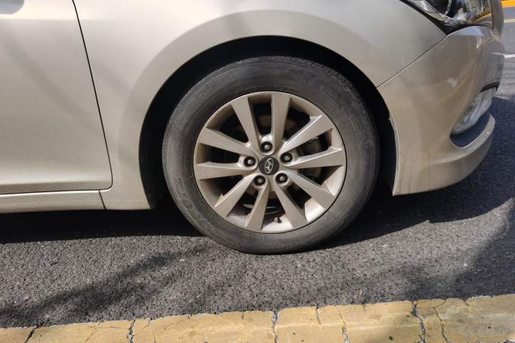 Used Hyundai Mistra 2014 1.8L Automatic Smart GLS Right Front Wheel Hub