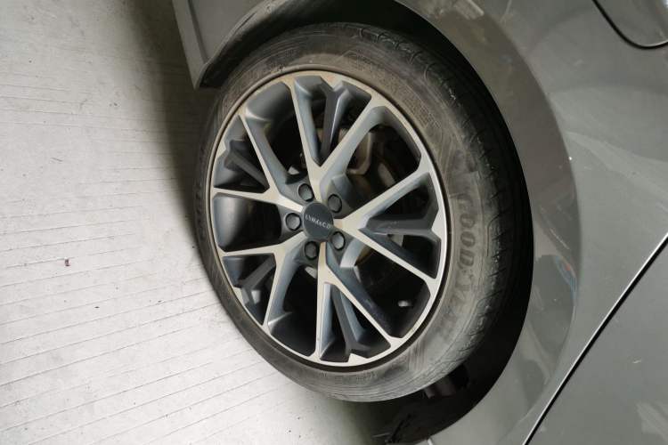 Used Lynk & Co 03 2022 2.0TD DCT JingPro Right Rear Wheel Hub