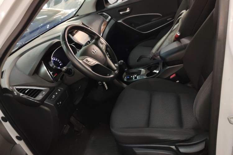 Used Hyundai Santa Fe 2013 2.4L Automatic 2WD Comfort Edition Left Front Seat