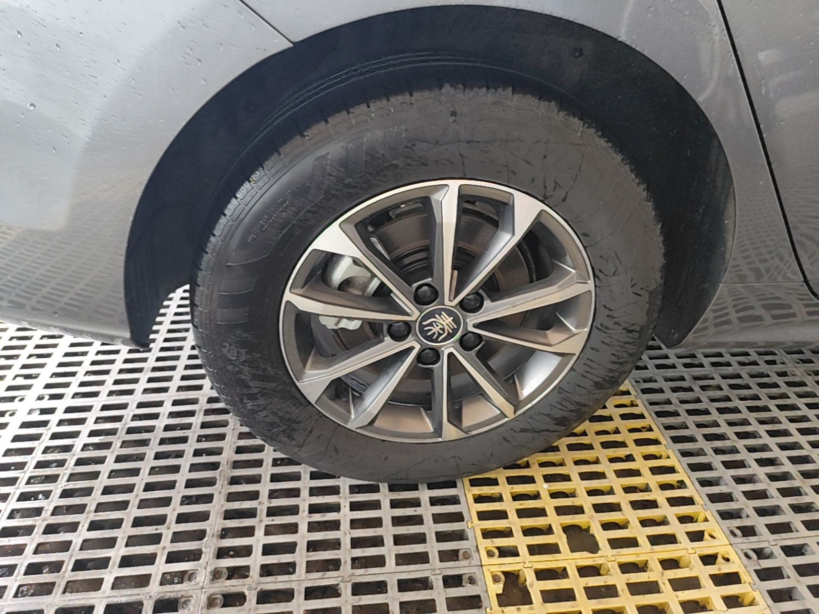 BYD Qin PLUS 2023 Champion Edition DM-i 55KM Leading Model — снимка 11