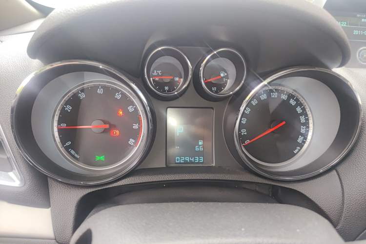 Used Buick Encore 2014 1.4T Automatic Two-Wheel Drive Urban Elite Model Instrument Cluster