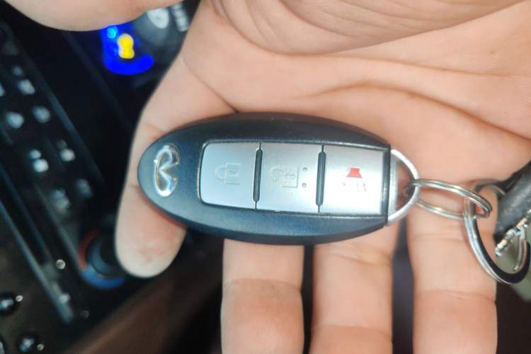 Used Infiniti QX50 2013 2.5L Two-Wheel-Drive Elegant Edition