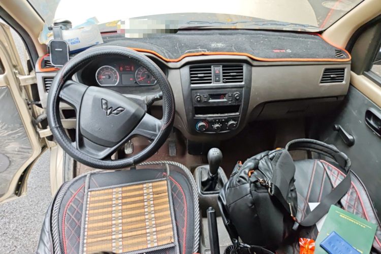 Used Wuling Rongguang S 2023 1.5L Base Version 5/7 Seats Center Console