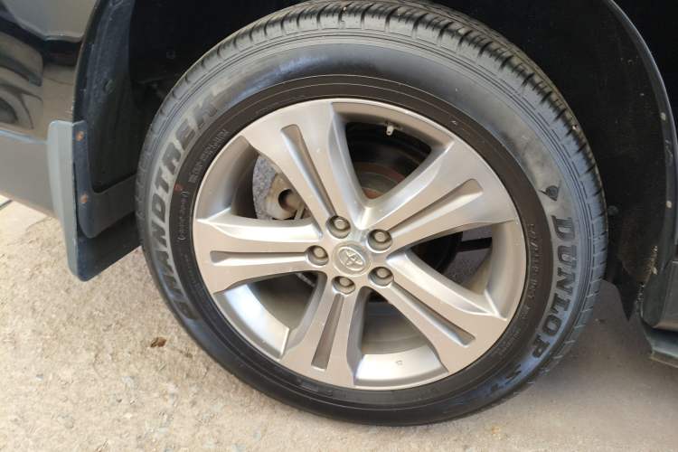 Used Toyota Highlander 2012 2.7L Two-Wheel Drive 7-Seater Luxury Edition Right Rear Wheel Hub