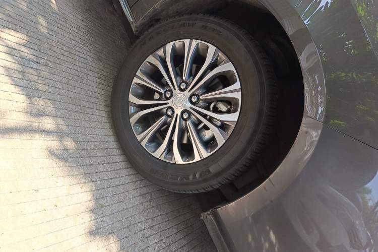 Used Buick GL8 2023 Land Executive Class Comfort Model