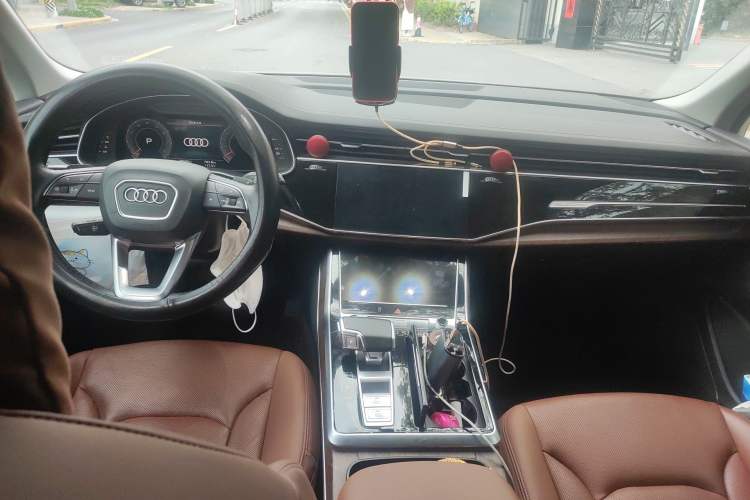 Used Audi Q7 2023 45 TFSI quattro S line Sport model Center Console