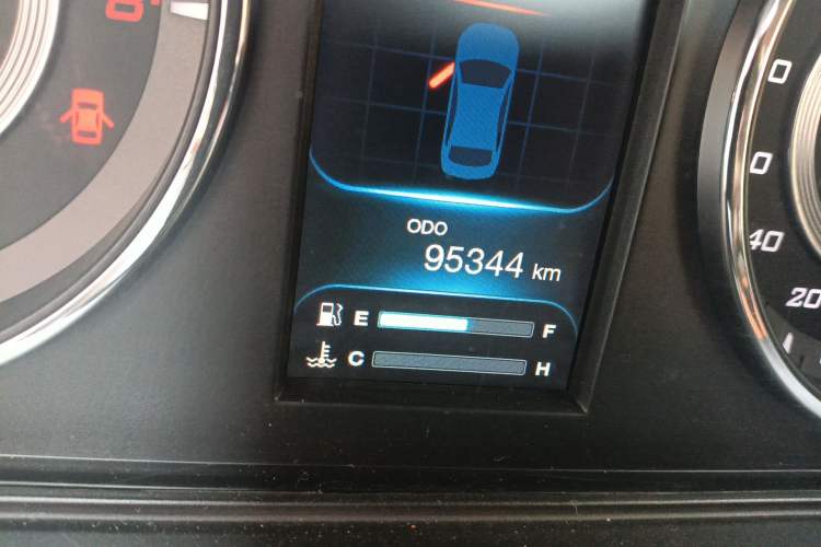 Used Soueast V5 Lingzhi 2015 Plus 1.5L Manual ZhiZun Version Odometer Close Up