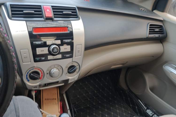 Used Honda City Classic 2011 1.5L Manual Elite Edition Audio And AC Panel