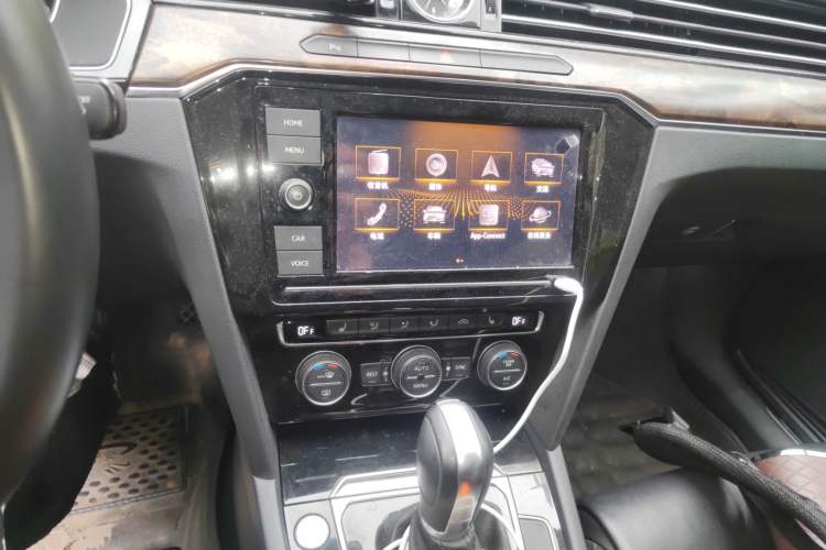 Used Volkswagen Magotan 2019 330TSI DSG Luxury Model China V Standard Audio And AC Panel