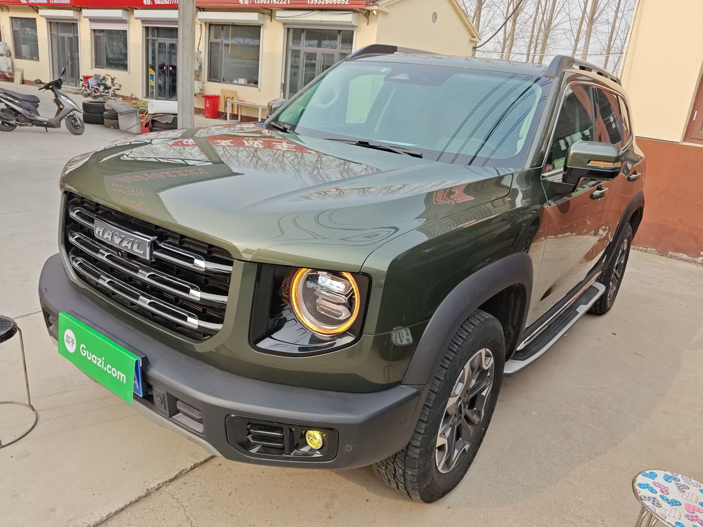 Под передней частью автомобиля