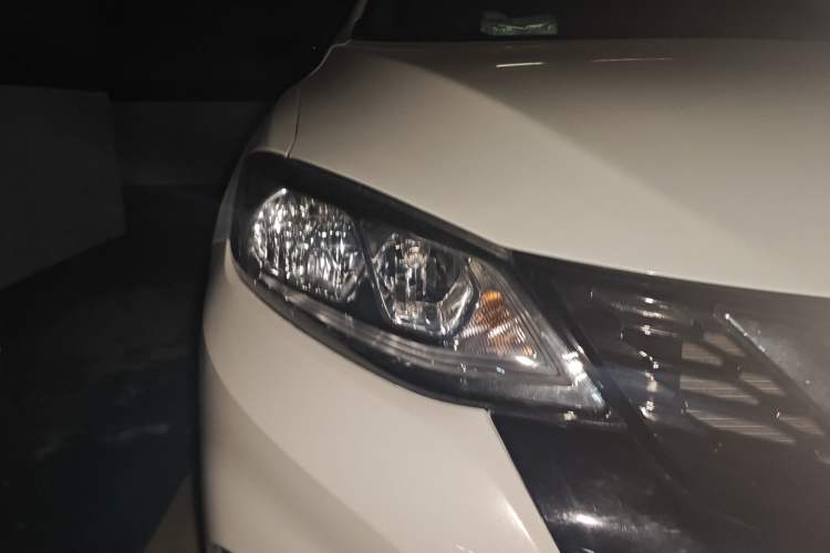 Used Nissan Tiida 2021 1.6L CVT Cool Edition Right Front Headlight