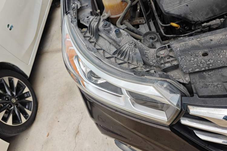 Used GAC Trumpchi GS4 2018 235T Automatic Two-Wheel Drive Elite Millionth Anniversary Edition Right Front Headlight