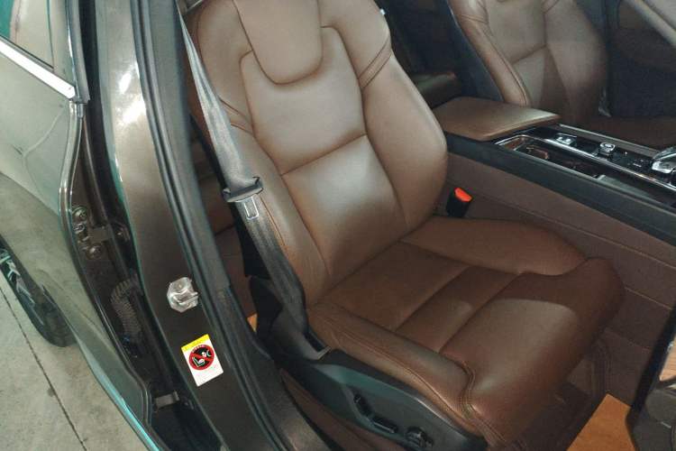 Used Volvo XC60 2022 B5 4x4 Smart Luxury Edition
