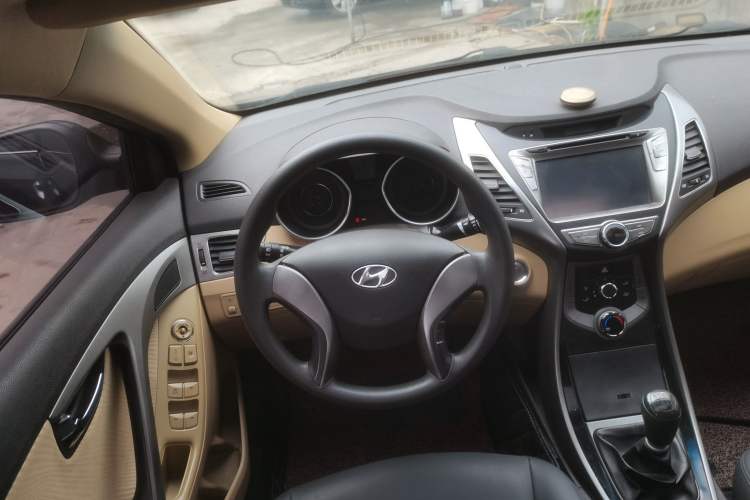 Used Hyundai Elantra (5th Generation / Langdong) 2012 1.6L Manual Leading Model