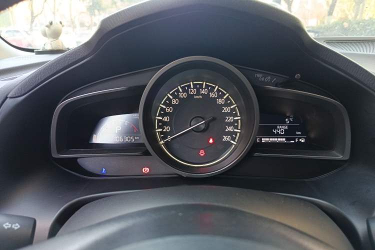 Used Mazda 3 Axela 2017 Hatchback 2.0L Automatic Luxury Model China VI Standard