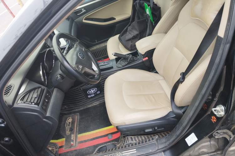 Used Bestune B70 2014 2.0L automatic luxury version Left Front Seat