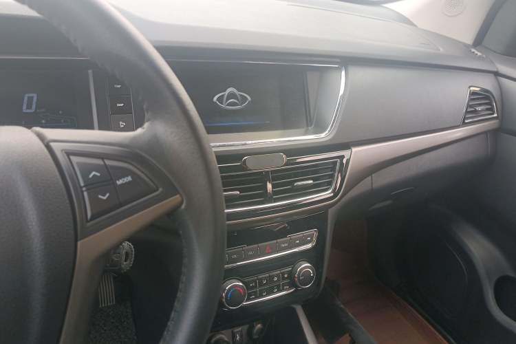Used CHANGAN KAICHENG Oushang A600 2016 1.5L Manual Luxury 7-Seater Audio And AC Panel