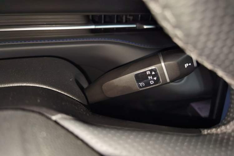 Used CHANGAN NEVO A05 2025 Truly Delicious Version 145 Leading Edition Gear Lever