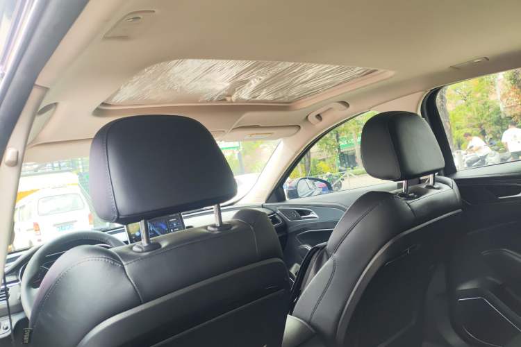 Used Hongqi H5 2022 Classic Model Facelift 1.8T Automatic Smart Connect Flagship Edition Headliner