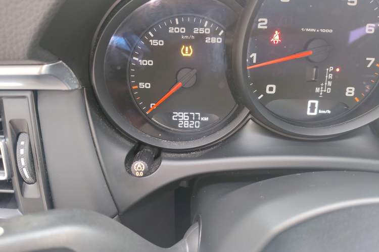 Used Porsche Macan 2018 Macan 2.0T Odometer Close Up