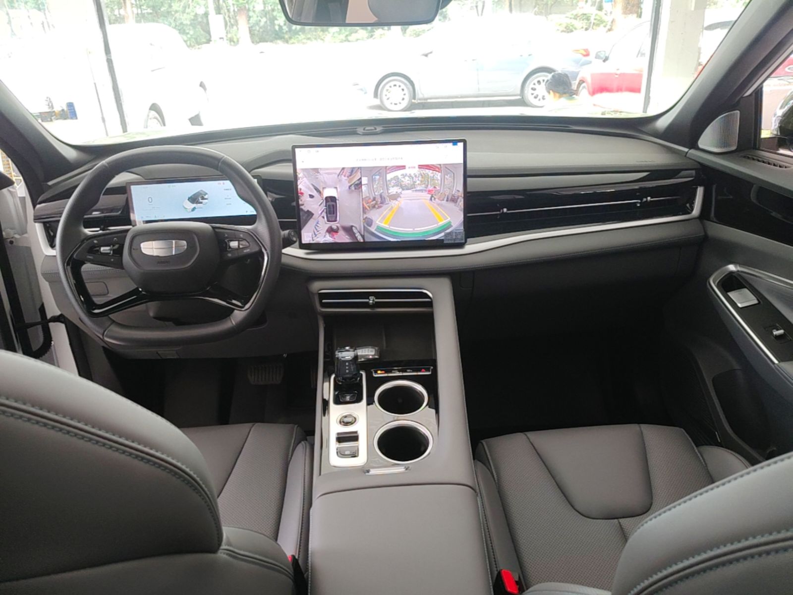 Geely Auto Emgrand X7 Sport 2026 Model 1.5TD 10th Anniversary Champion Edition — снимка 12