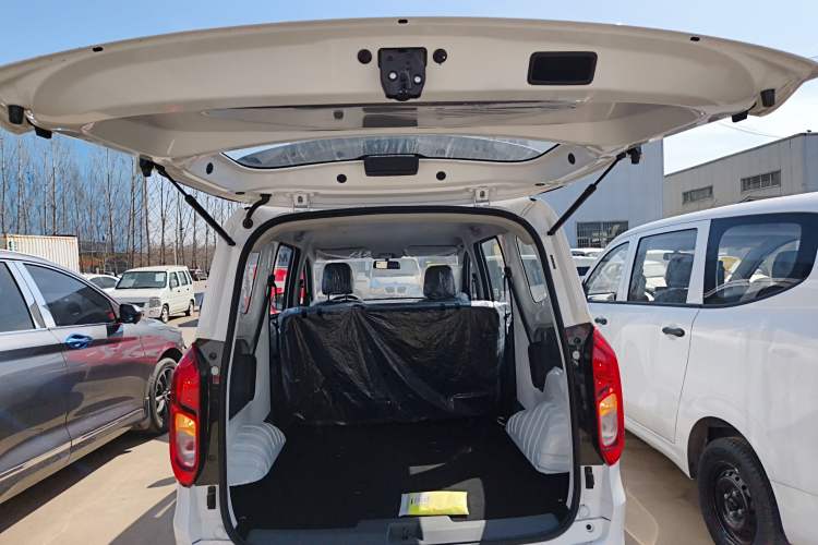 Used Wuling Hongguang New Energy 2024 All-Electric Model 300KM Practical Version
