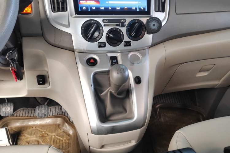 Used Nissan NV200 2014 1.6L Manual Luxury Model China IV Standard