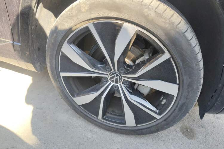 Used Volkswagen Tayron X 2023 330TSI Two-Wheel-Drive Flagship Smart Edition Right Front Wheel Hub