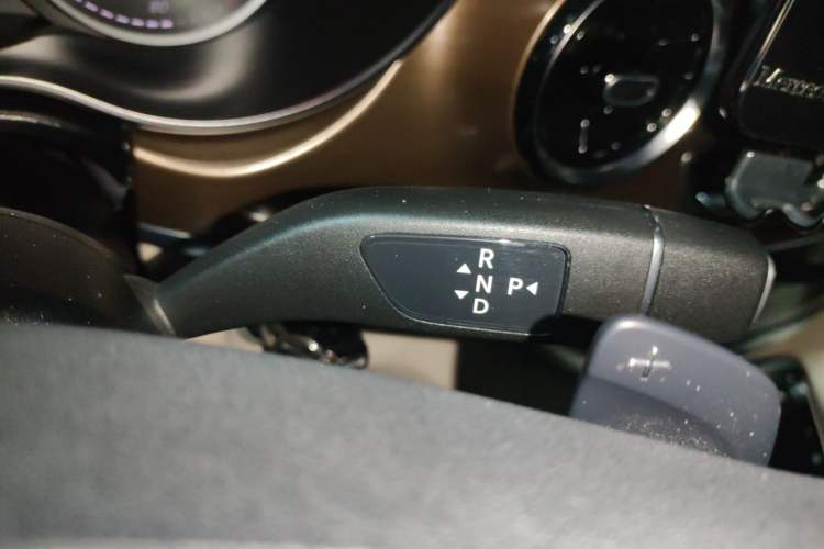 Used Mercedes-Benz V-Class 2022 V 260 Prestige Edition Gear Lever