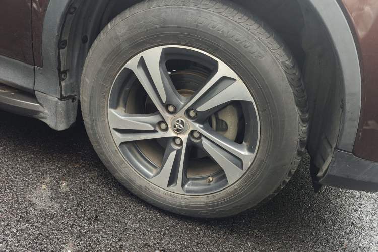 Used Toyota RAV4 2015 2.0L CVT Four-Wheel Drive New Edition