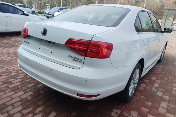 Used Volkswagen Sagitar 2015 230TSI Automatic Comfort Version
