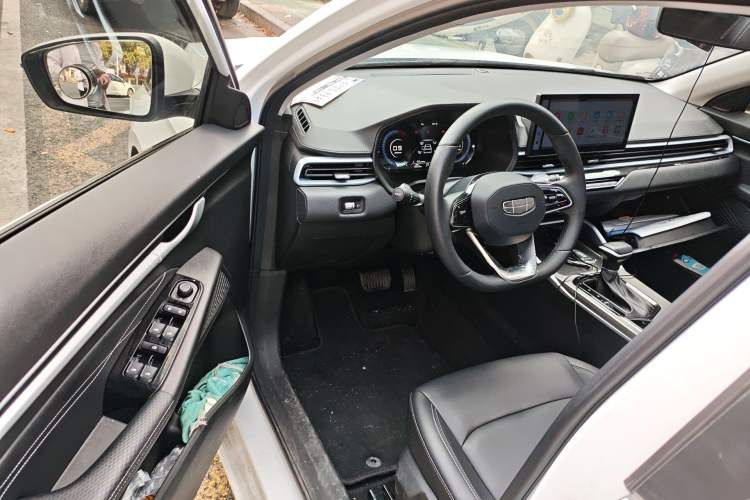 Used Geely Auto Emgrand 2025 4th Generation 1.5L CVT Luxury Version Driver Seat