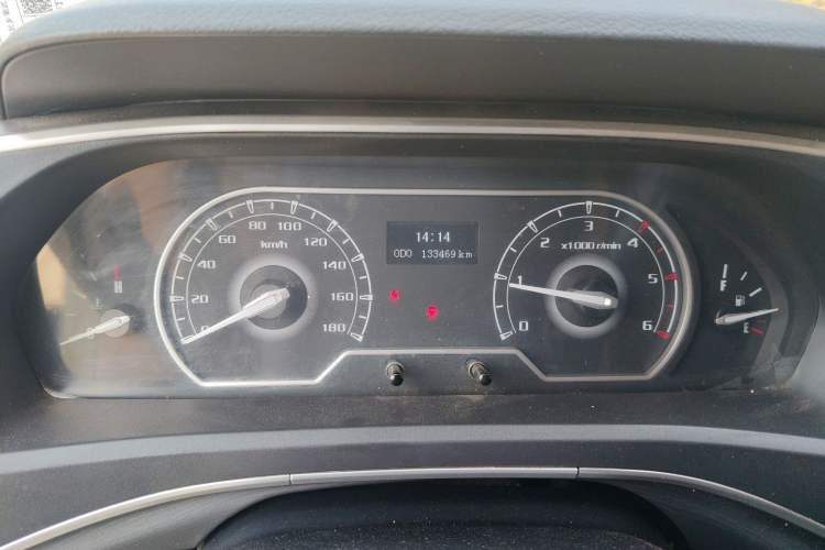 Used SAIC MAXUS Xintu V80 2024 Value Edition City Distribution King 6MT Long Wheelbase High Roof 127 Ps 3 Seats
