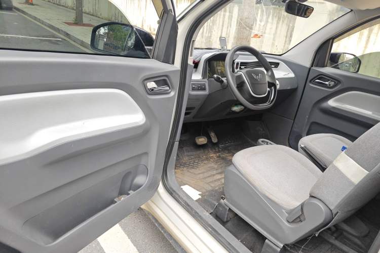 Used Wuling Hongguang MINIEV 2022 Macaron Premium Model – Lithium Iron Phosphate Driver Seat
