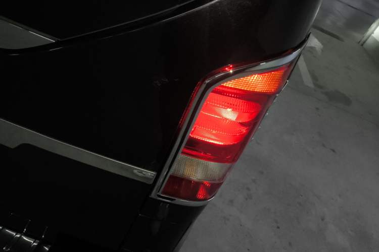 Used Mercedes-Benz V-Class 2017 2.0T Basic Extended Middle East