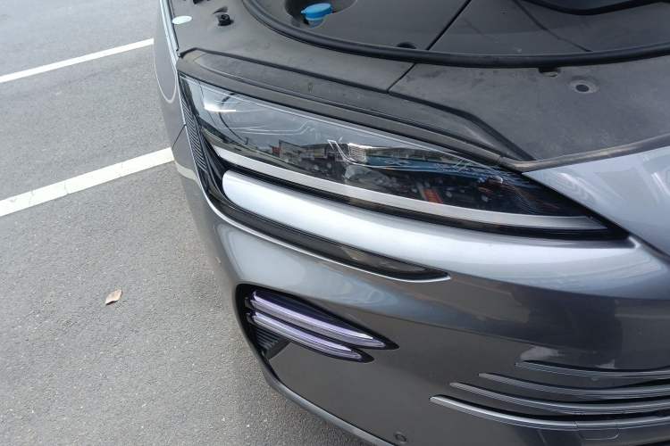 Used BYD Song PLUS New Energy 2023 Champion Edition DM-i 110KM Flagship PLUS Right Front Headlight