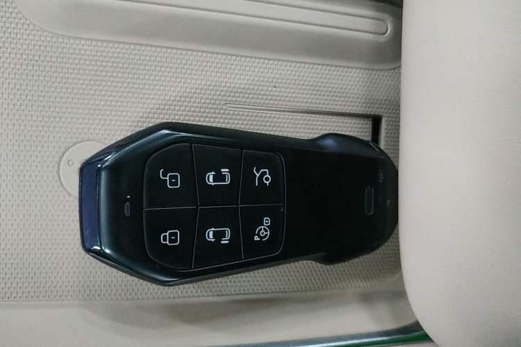 Used XPeng X9 2024 610 Long-Range Pro