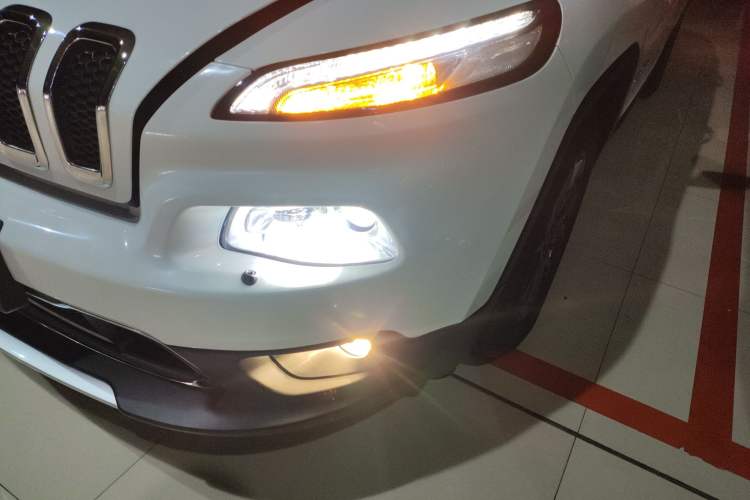 Used Jeep Cherokee 2020 2.0L Two-Wheel Drive Classic Sports Edition