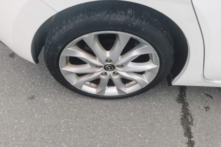 Used Mazda 3 Axela 2016 Hatchback 2.0L Automatic Sport Model
