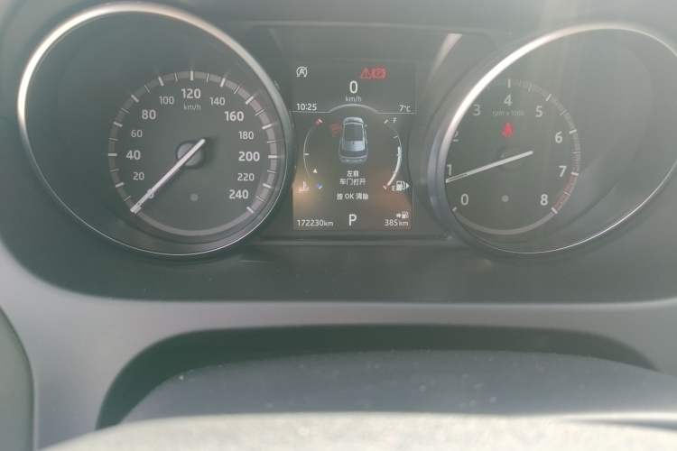 Used Land Rover Discovery Sport 2018 200 PS PURE Edition Odometer Close Up