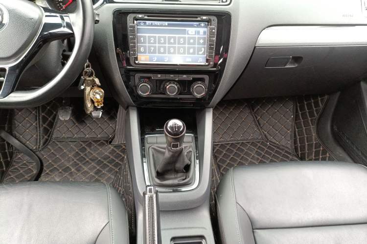 Used Volkswagen Sagitar 2015 1.6L Manual Comfort Model