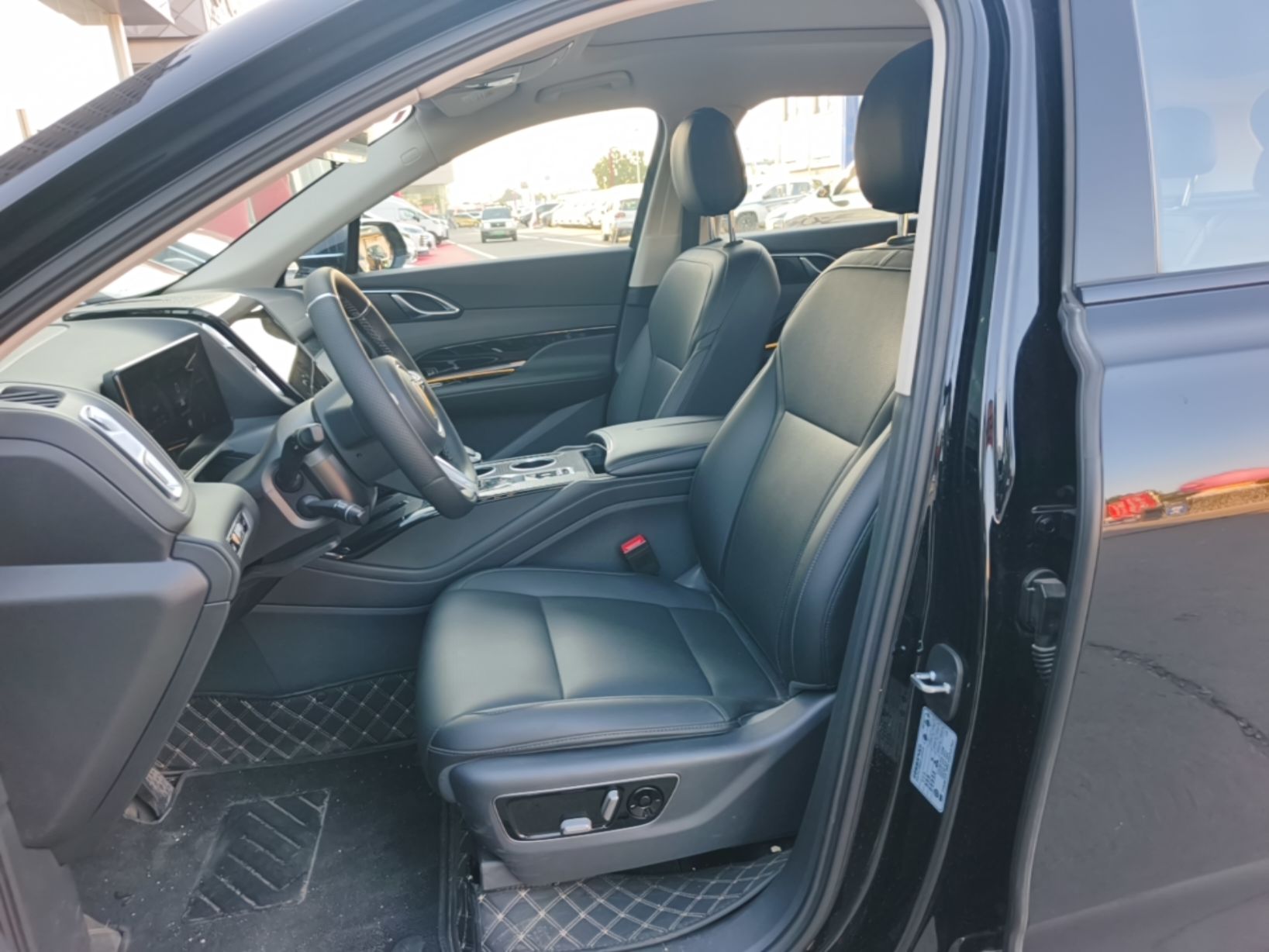 Hongqi HS3 PHEV 2025 Model 117km Jingwei Edition — снимка 17