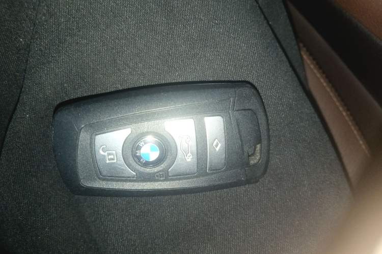 Used BMW 5 Series 2014 520Li Elegant Model
