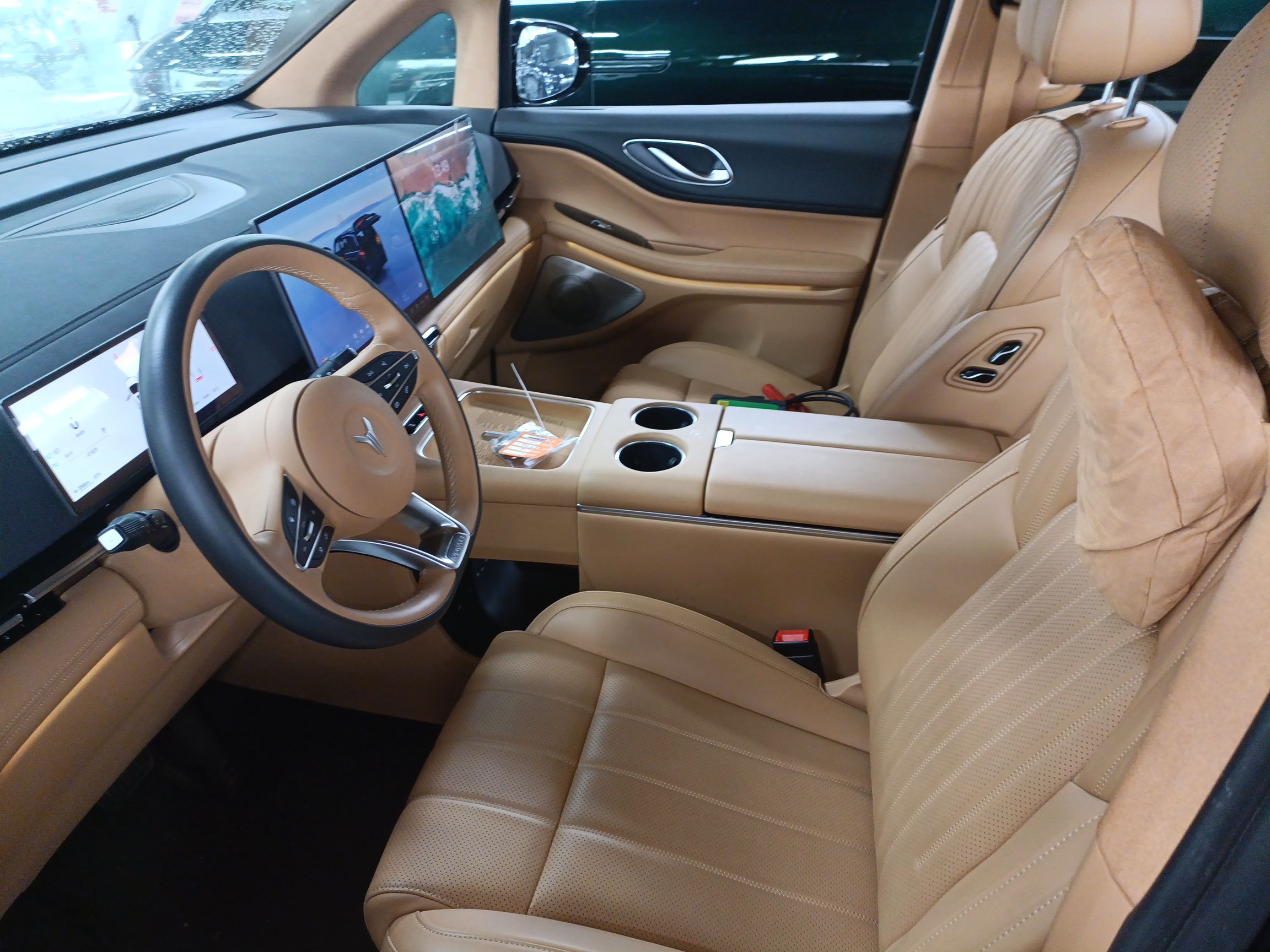 المقاعد الأمامية داخل السيارة