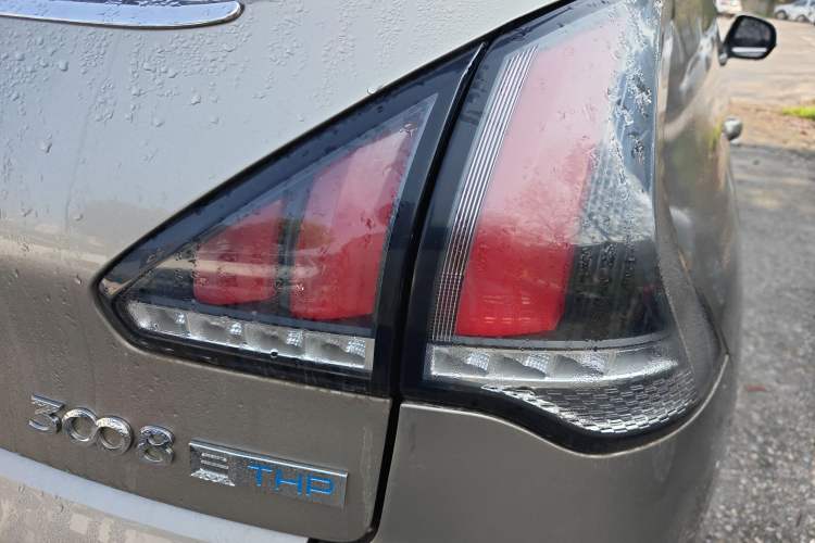 Used Peugeot 3008 2016 1.6THP Automatic Classic Edition Right Rear Taillight